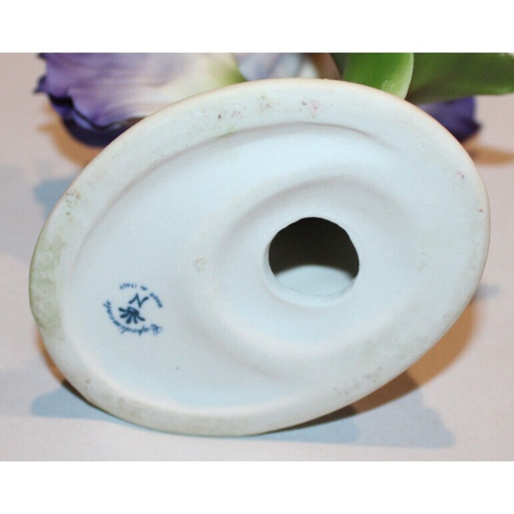 Capodimonte Porcelain 5 1/2" purple iris flower sculpture Made in Italy - Picture 7 of 11